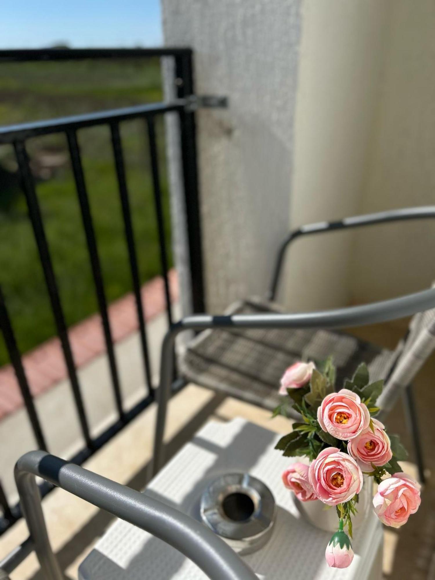 Vila Bella Două Mai Esterno foto